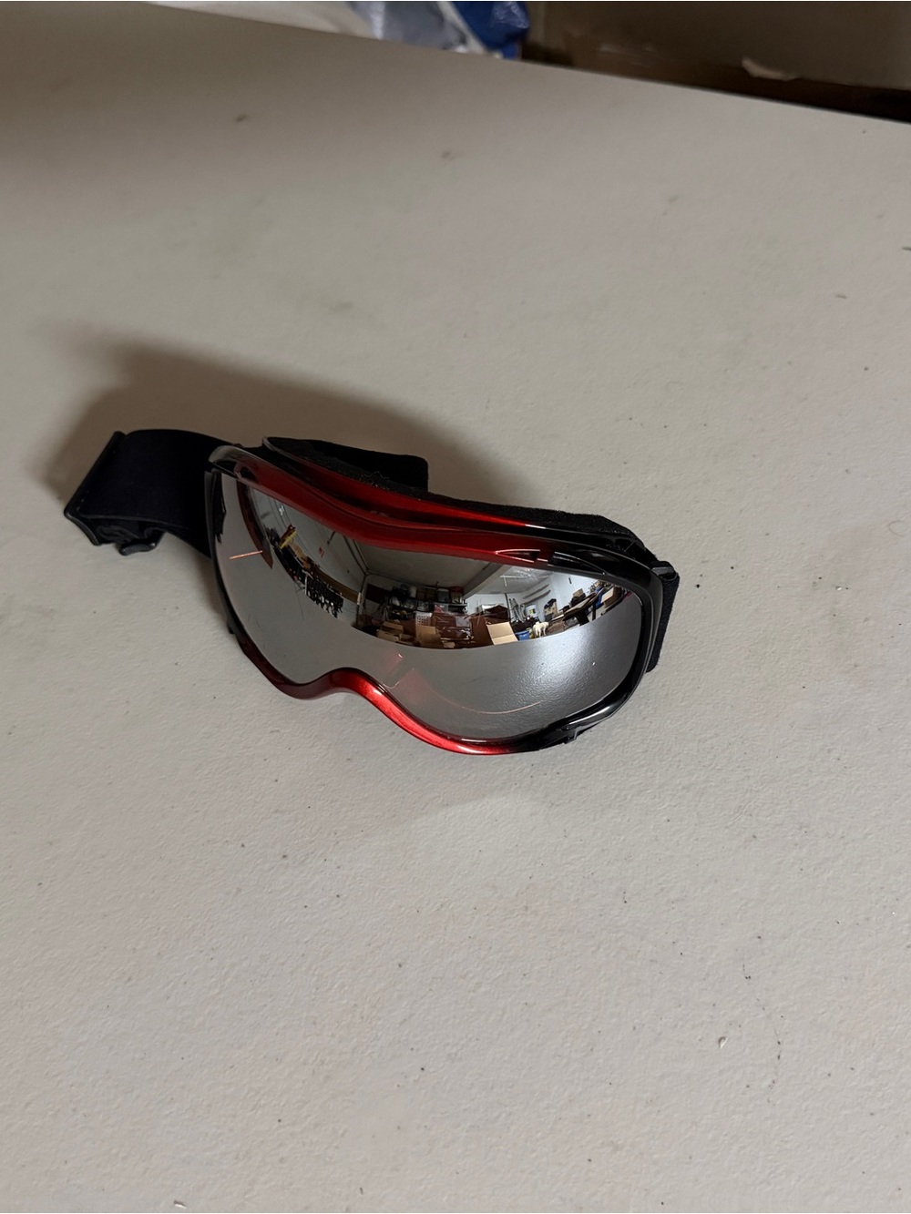 Motorcycle, ski reflective goggles with adjustable strap and cushioning
